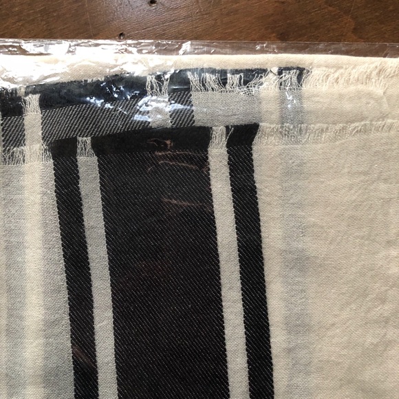 Amor Collections by Anthropology Pashmina Scarf - Picture 4 of 8